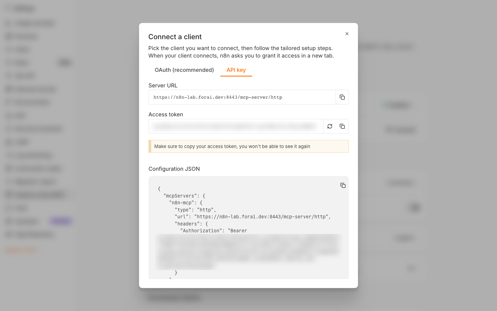 Tab API key trong hộp Connect a client: Server URL, Access token đã làm mờ, cảnh báo chỉ thấy token một lần và Configuration JSON mcpServers